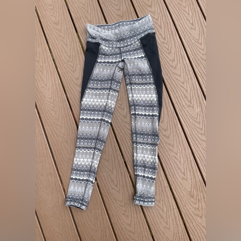 Alo Yoga Illusion 3 Tribal Print Leggings gray size XS